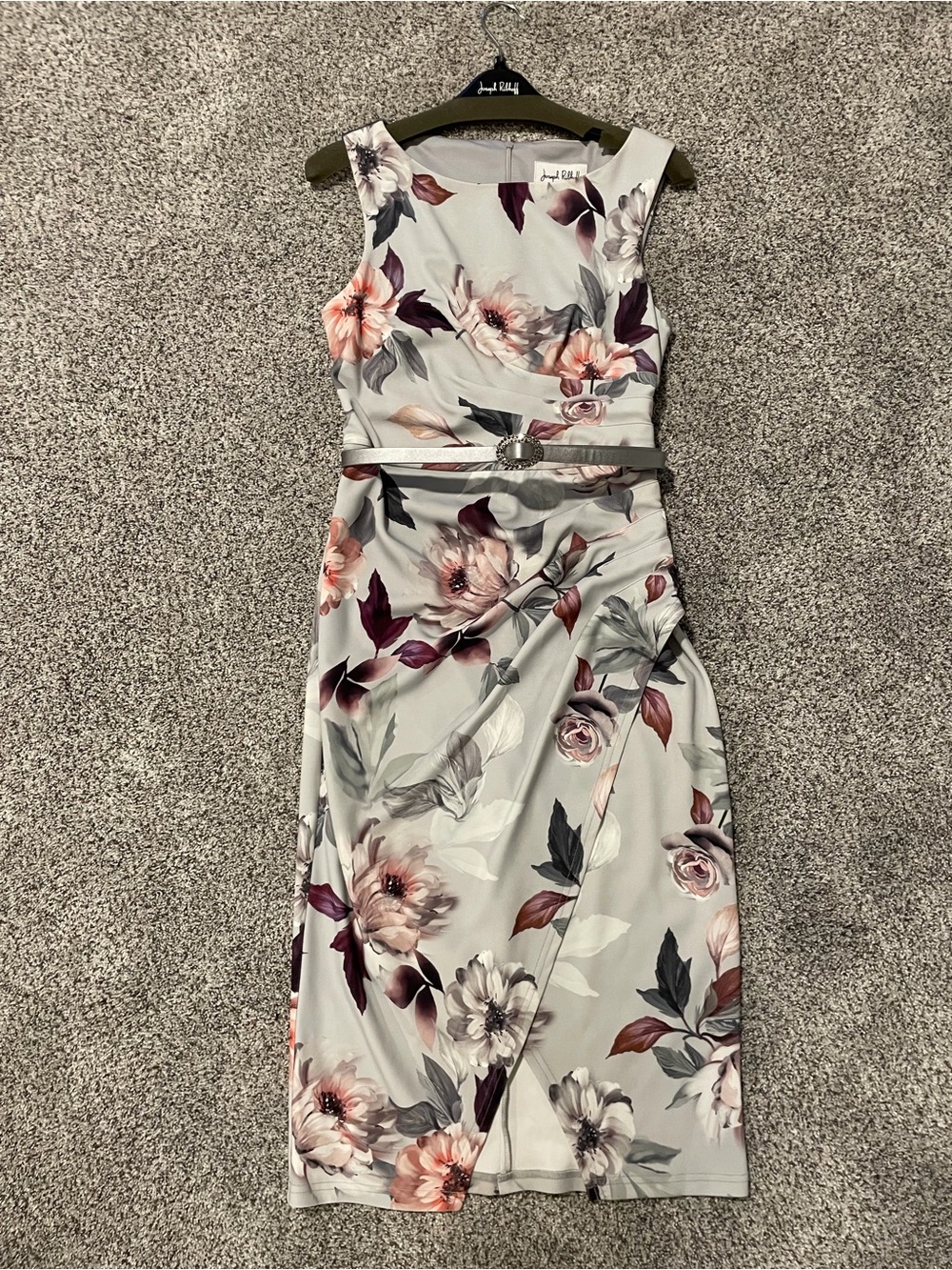 Sleeveless Floral Sheath Dress in Light Gray with Mauve Accents